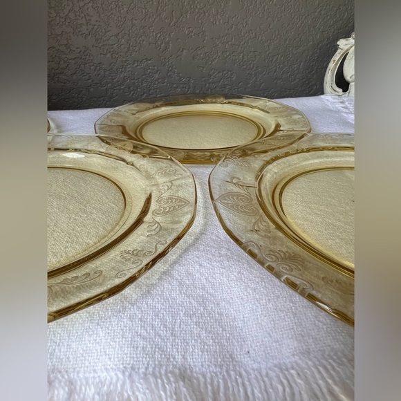 Vintage topaz yellow salad plates - Picture 5 of 11